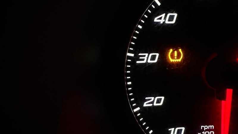 TPMS senzori tlaka u gumama — kako funkcioniraju i kada ih zamijeniti